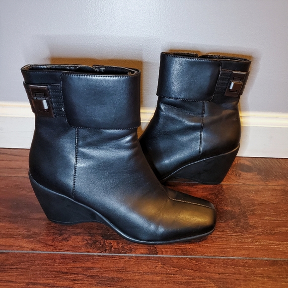 bandolino wedge boots